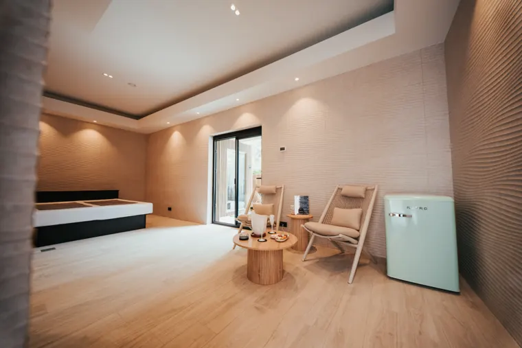 Lounge corner and mini-bar at Spa Elite