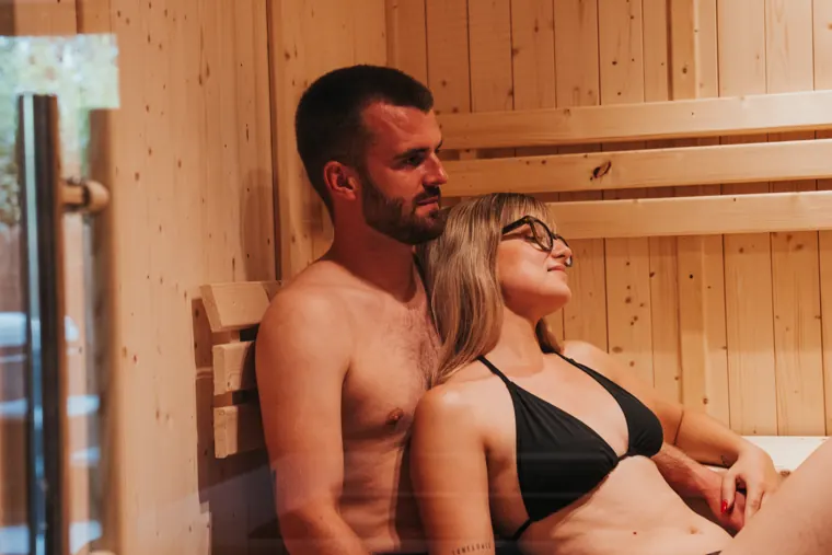 Relaxing as a pair in the Spa Elite sauna